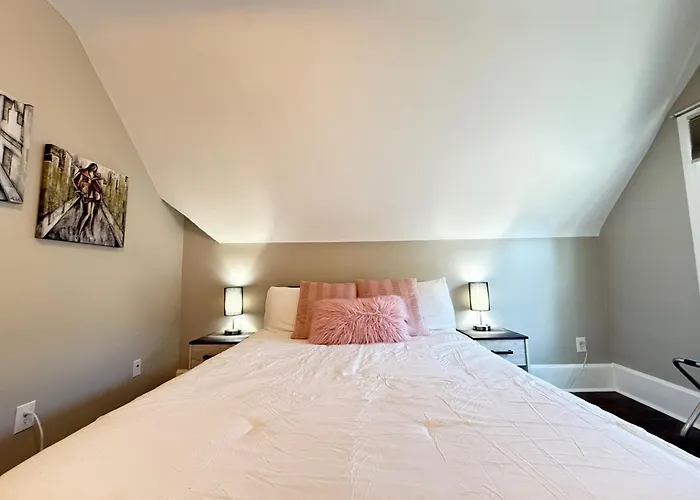 Urban Oasis 4Br Industrial Apartment
